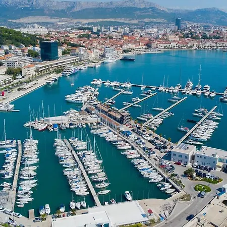 Exclusive Seafront Luxury Manda With Balcony Apartment Split