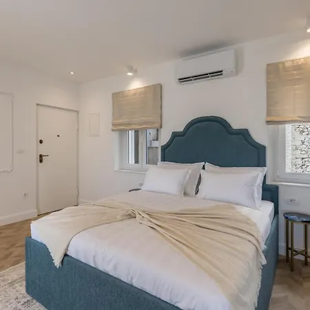 Exclusive Seafront Luxury Manda With Balcony Apartment